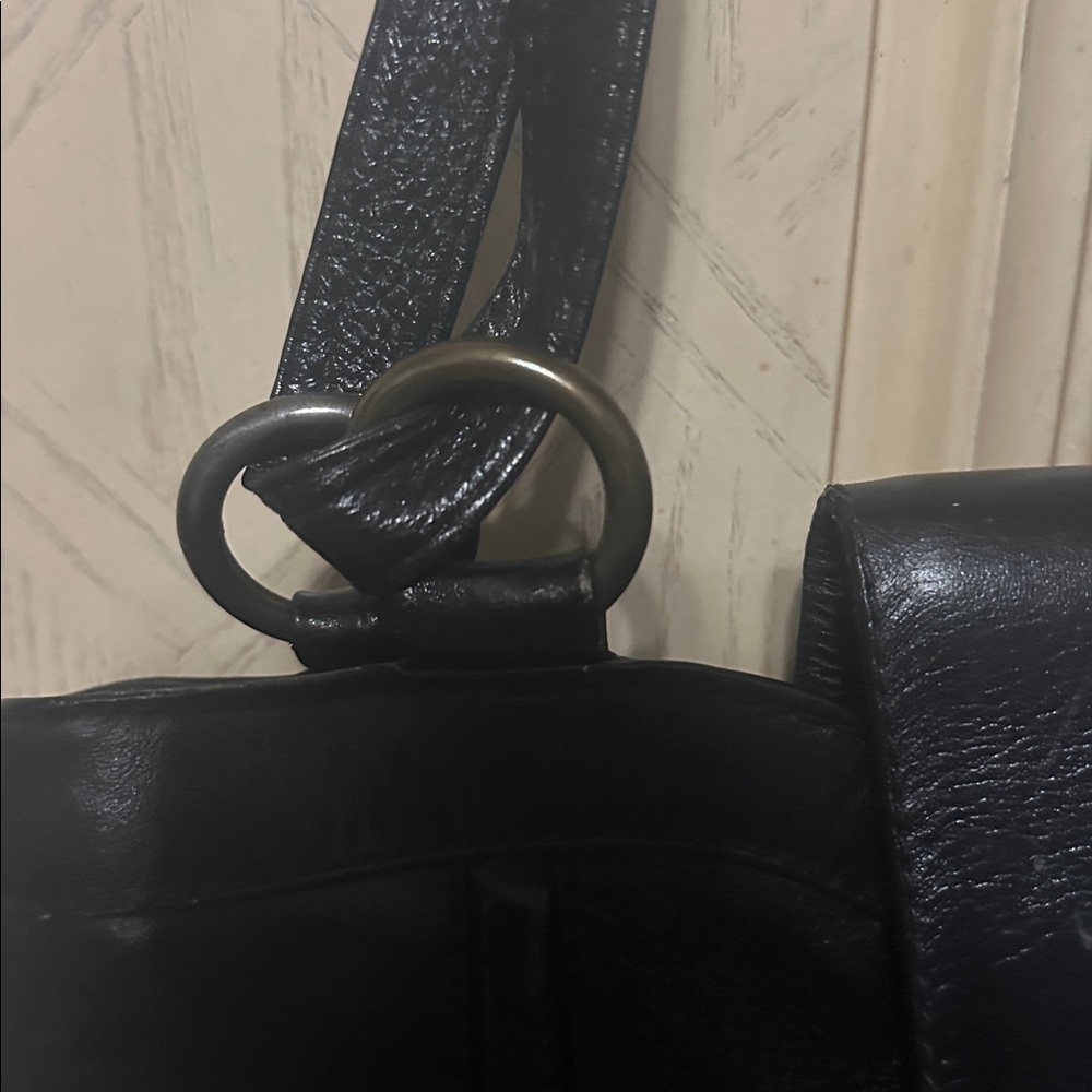 Elegant Black Leather Women's Bag - Picture 15 of 16